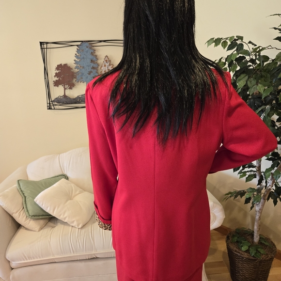 Lew Magram Red Woman's Business Suit with Leopard Print Collar & Cuffs, Size 12 - Picture 11 of 14